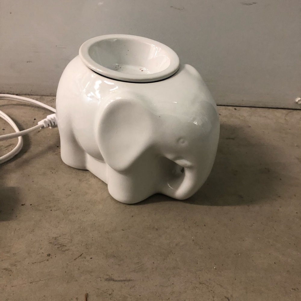 Elephant wax warmer